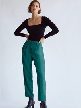 Aritzia Wilfred Carrot Pants Suave Green Size 00 High Waisted Pleated Casual
